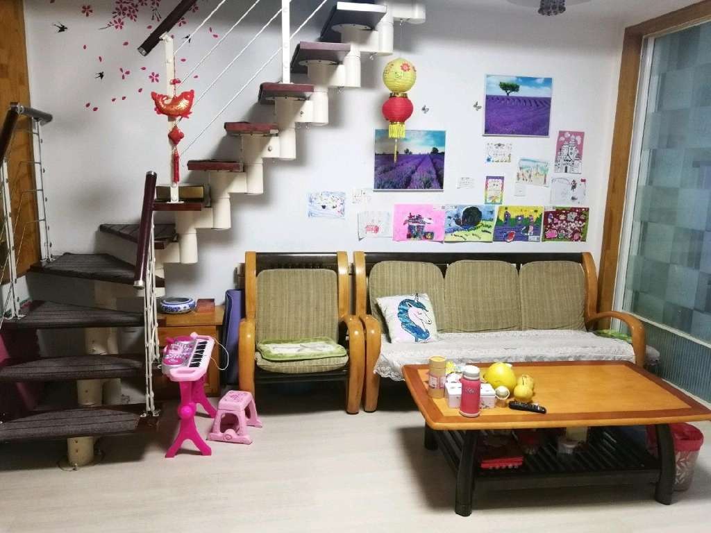 精装修,顶加阁楼