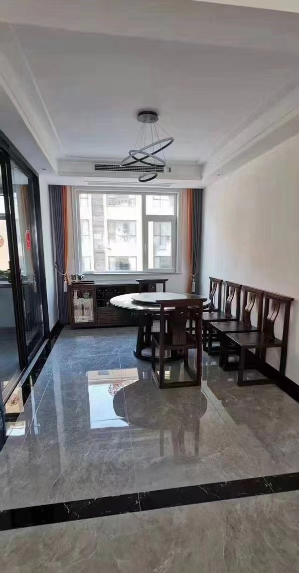 厚德嘉苑电梯房好楼层 双阳台 采光无敌!一小学区房!南北通透 一尘不染非常干净140平 100万