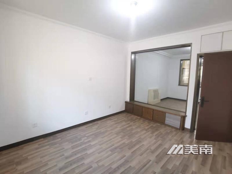 3一小文峰中学学区,教育路八区1楼,仅售55万