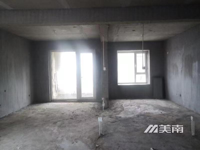 瑞莱首府102平毛坯三室65万