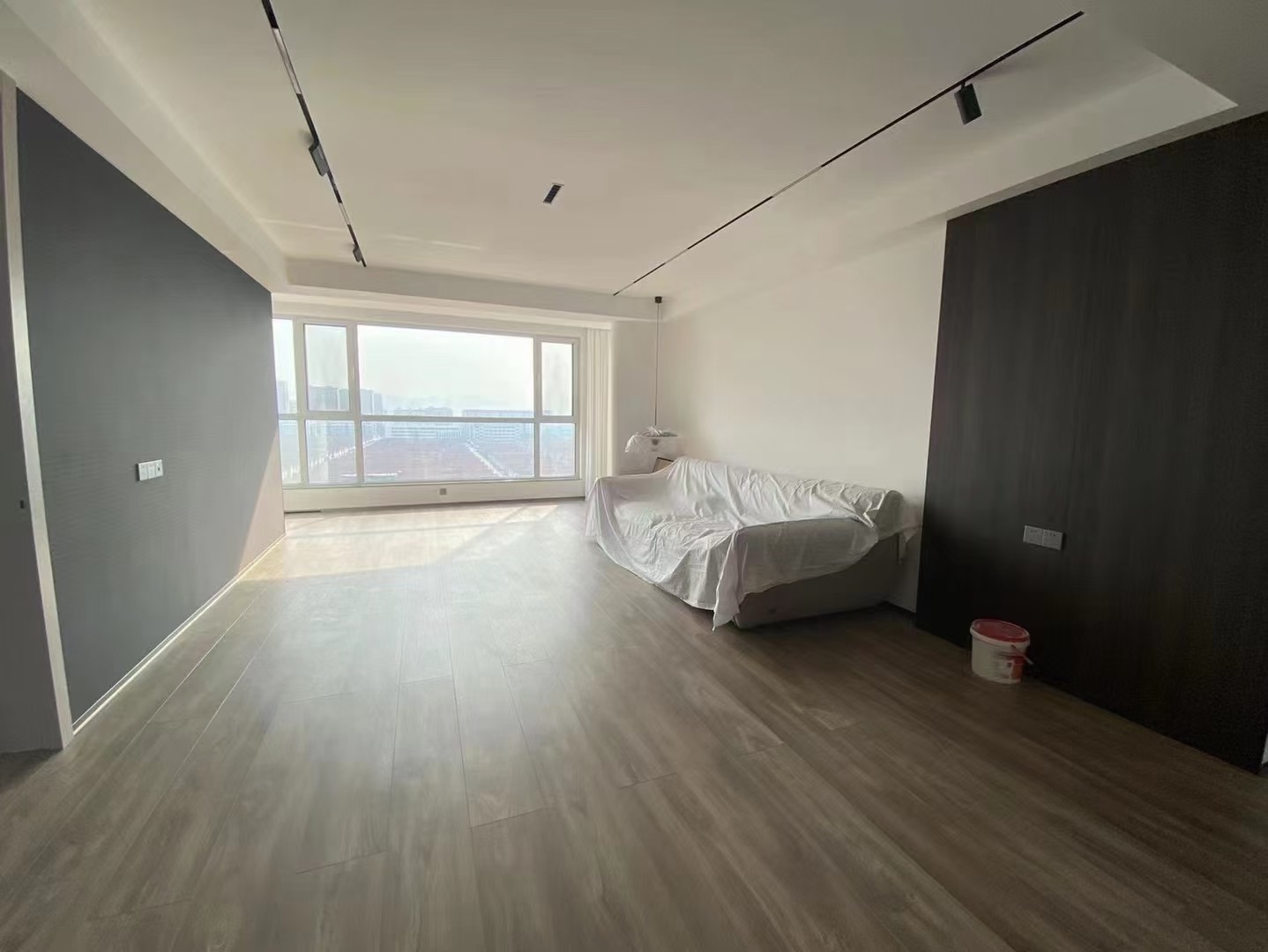 城东电梯房出售!