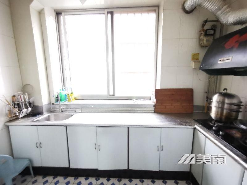 开建小区黄金三楼90平