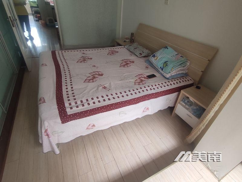 3双语学区,紫景花园1楼,精装三室,仅售66万8