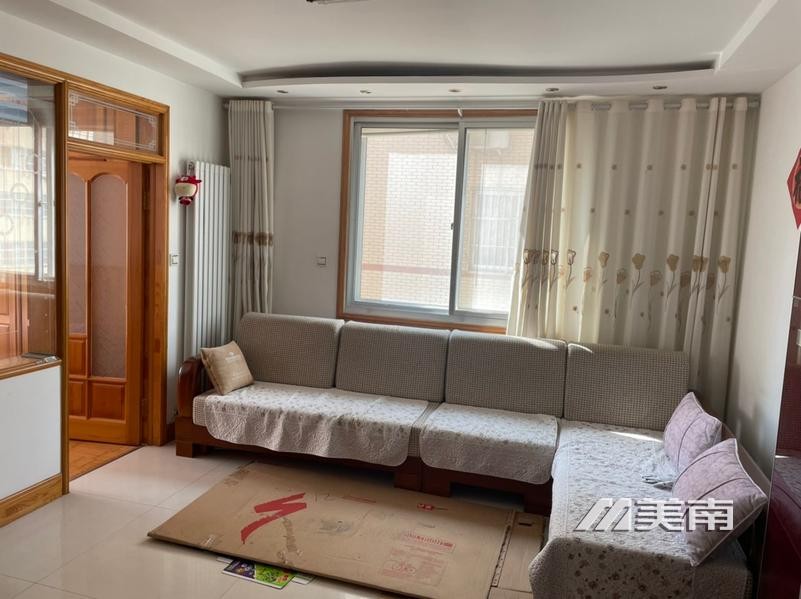粮建小区黄金三楼