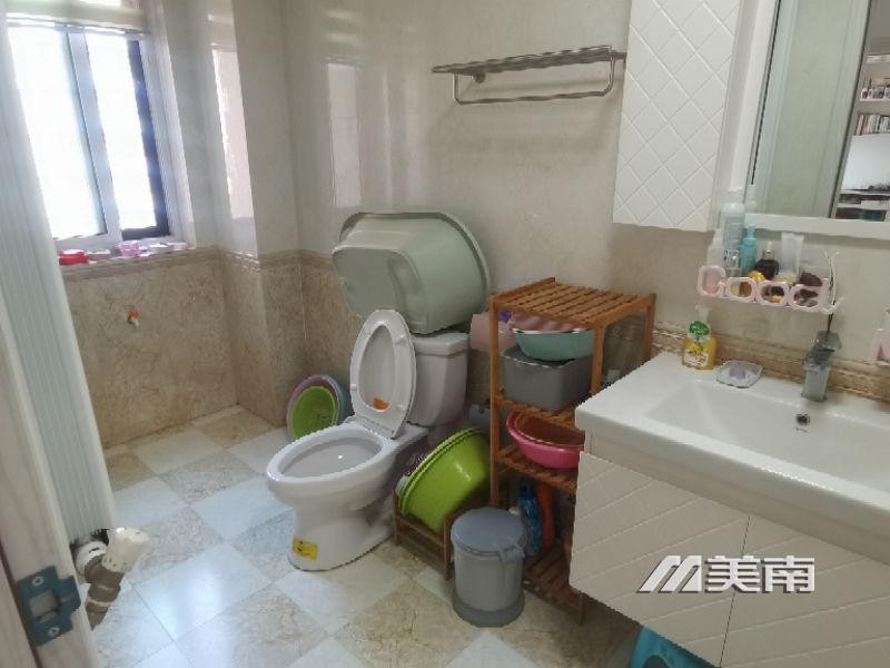 3安邦名人家园,电梯好楼层,因房东工作调动诚心出售