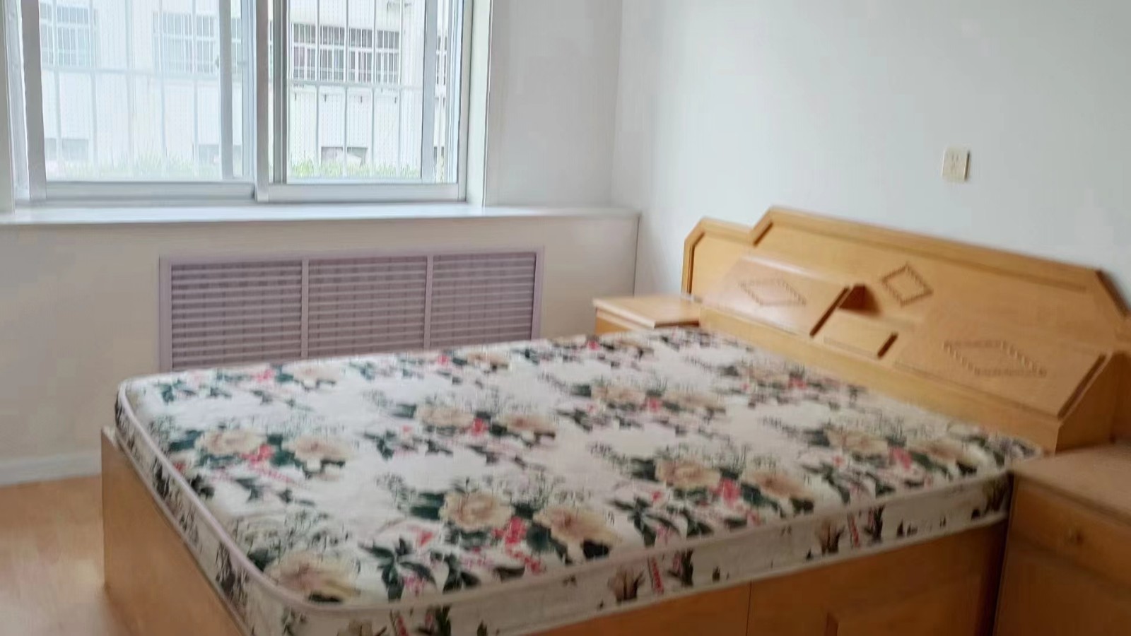 南小区低楼层,精装三室结构,几乎未住!44万8
