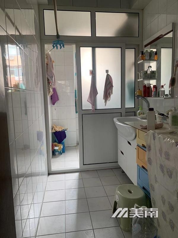3文峰中学学区艺苑小区3楼,带部分家具家电,仅售56万