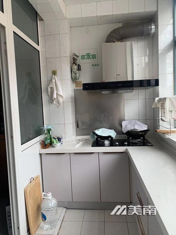 3文峰中学学区艺苑小区3楼,带部分家具家电,仅售56万