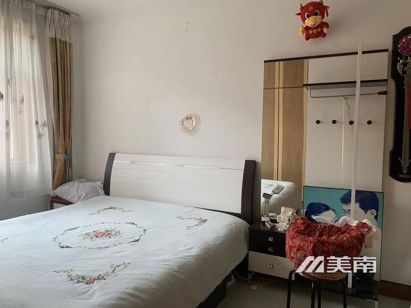 3文峰中学学区艺苑小区3楼,带部分家具家电,仅售56万