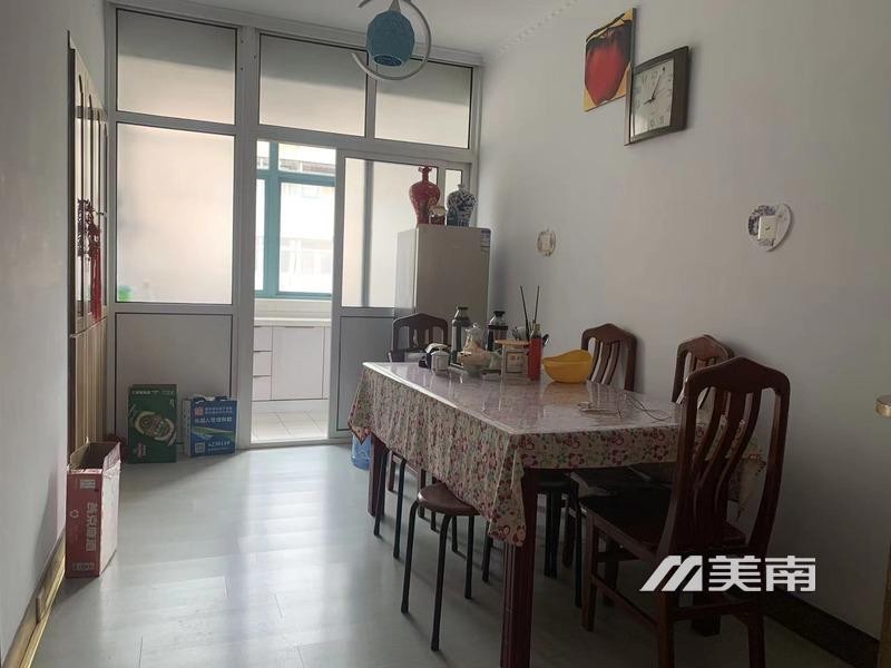 3文峰中学学区艺苑小区3楼,带部分家具家电,仅售56万