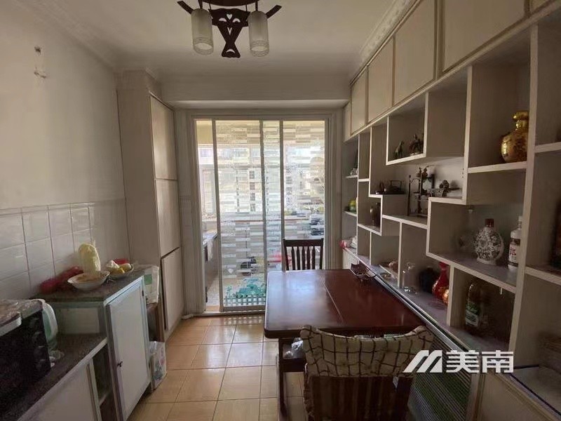 3科技广场附近,步梯矮楼层,仅售45万