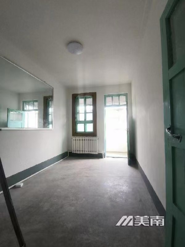 双语小学实验中学学区,简装三室60平,26万