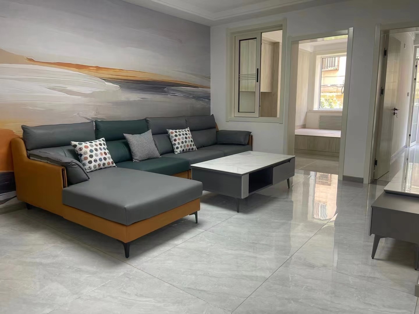 广场附近低楼层出售!