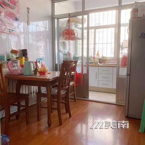3玉皇学区,粮建小区二楼,精装两室,拎包入住