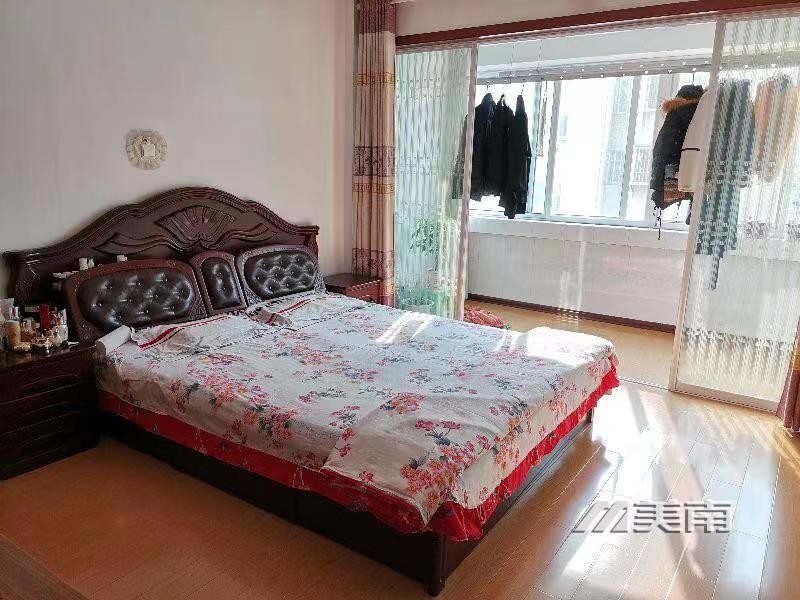 3双语小学实验中学学区,教育路九区,精装三室,卫生间有窗