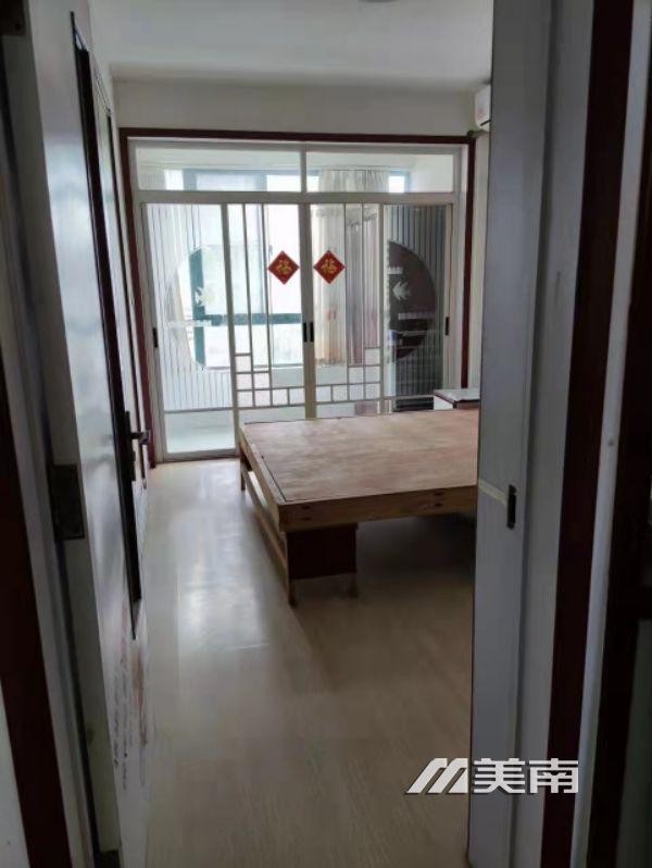 3玉皇学区,家和苑一楼,加小房加车库,仅售45万