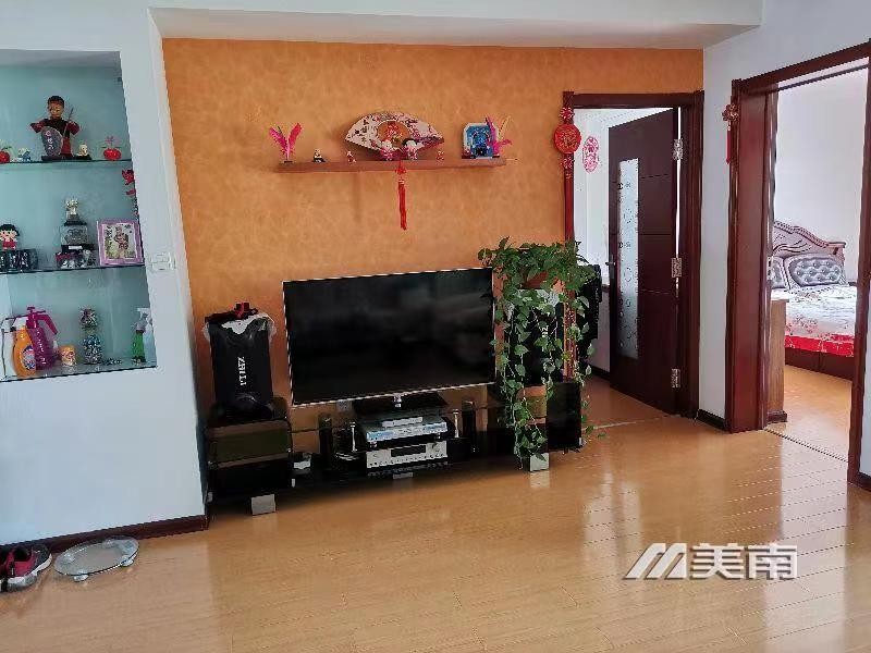 3双语小学实验中学学区,教育路九区,精装三室,卫生间有窗