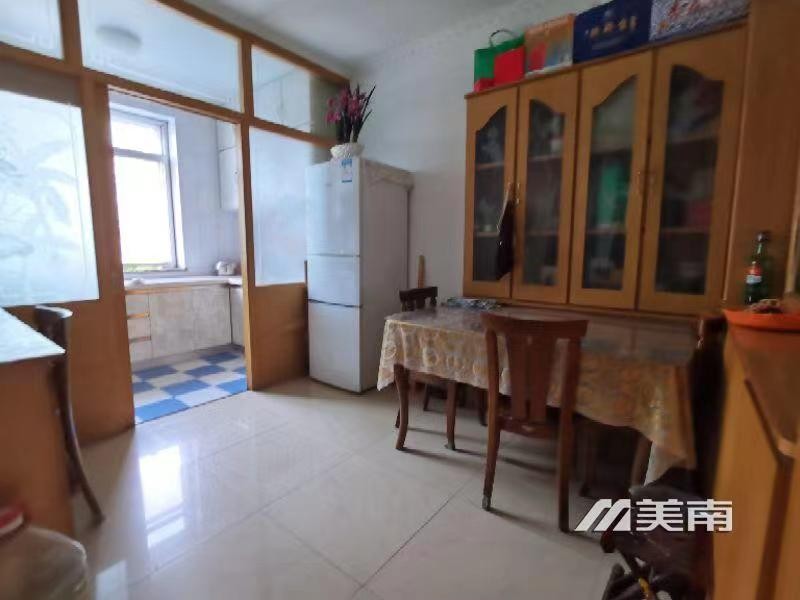 3汇泉学区精装两室 ,房子保养很好,拎包入住