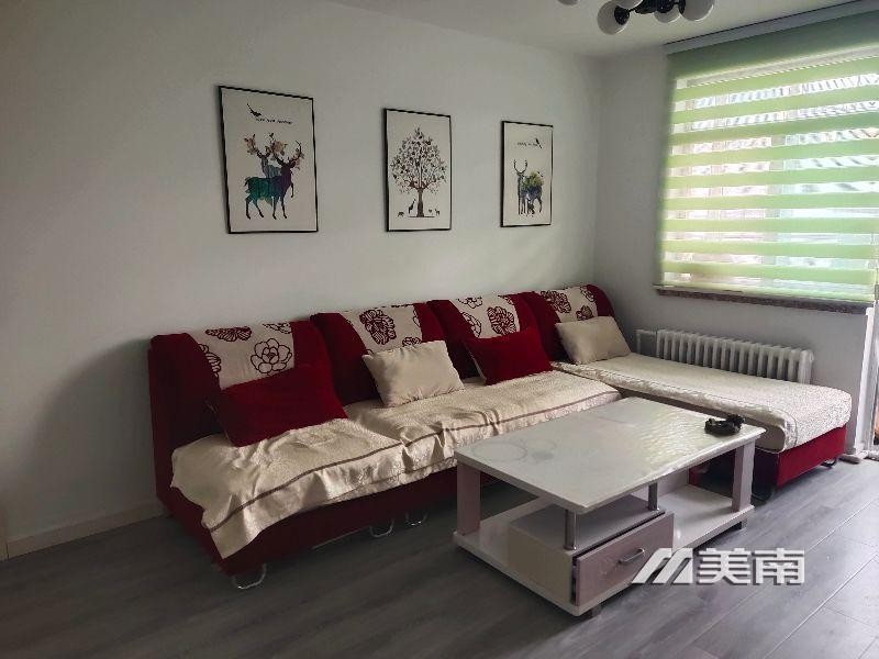 开建小区 精妆93平 三室两厅