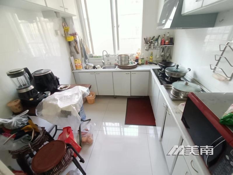 金运小区 精妆低楼层 80平加8小房