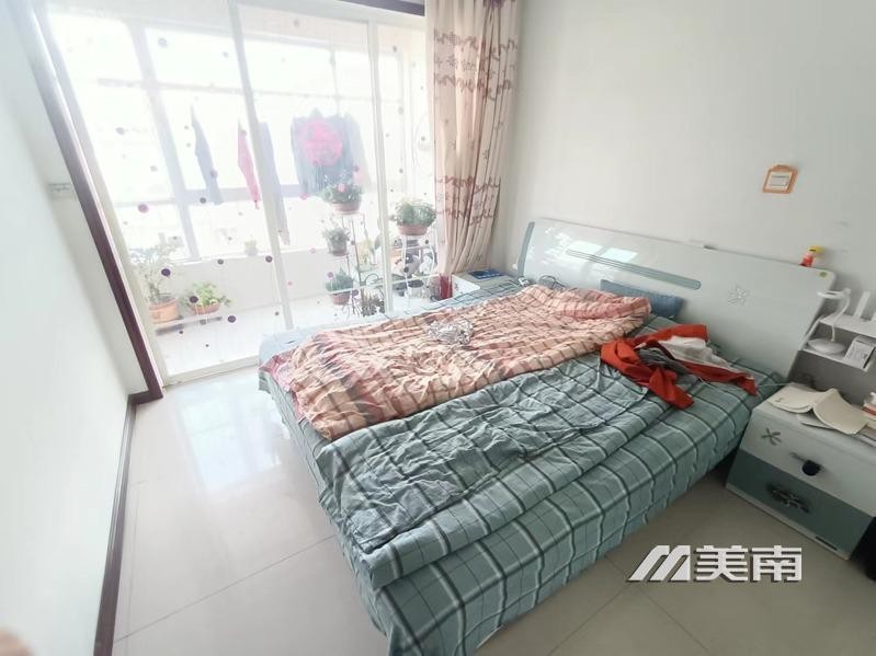 金运小区 精妆低楼层 80平加8小房