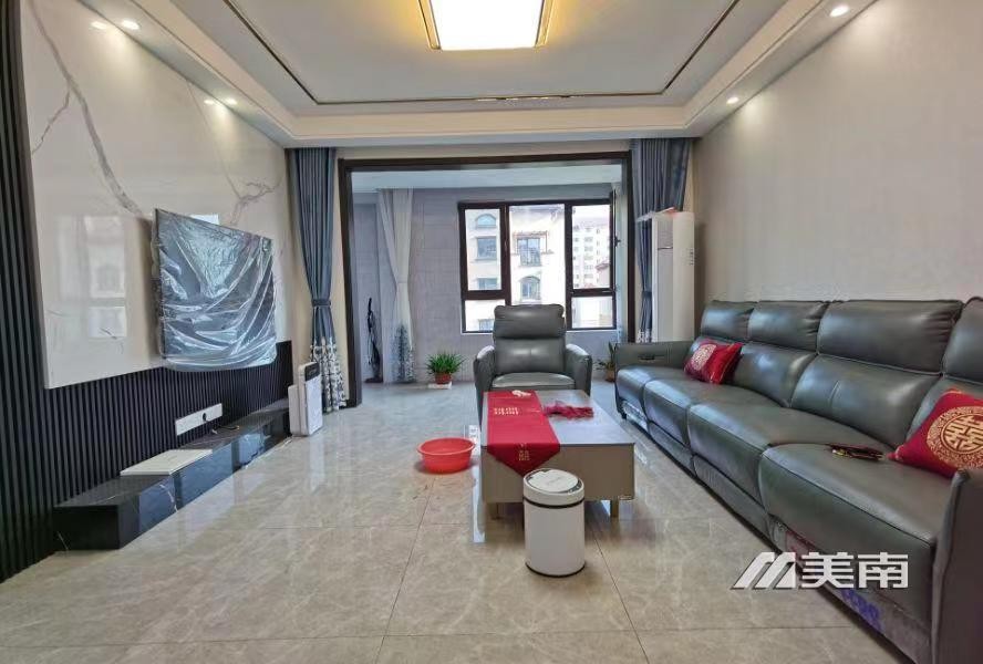 城东电梯洋房,婚房未住,117加车位加小房,三室两厅,售价129万8