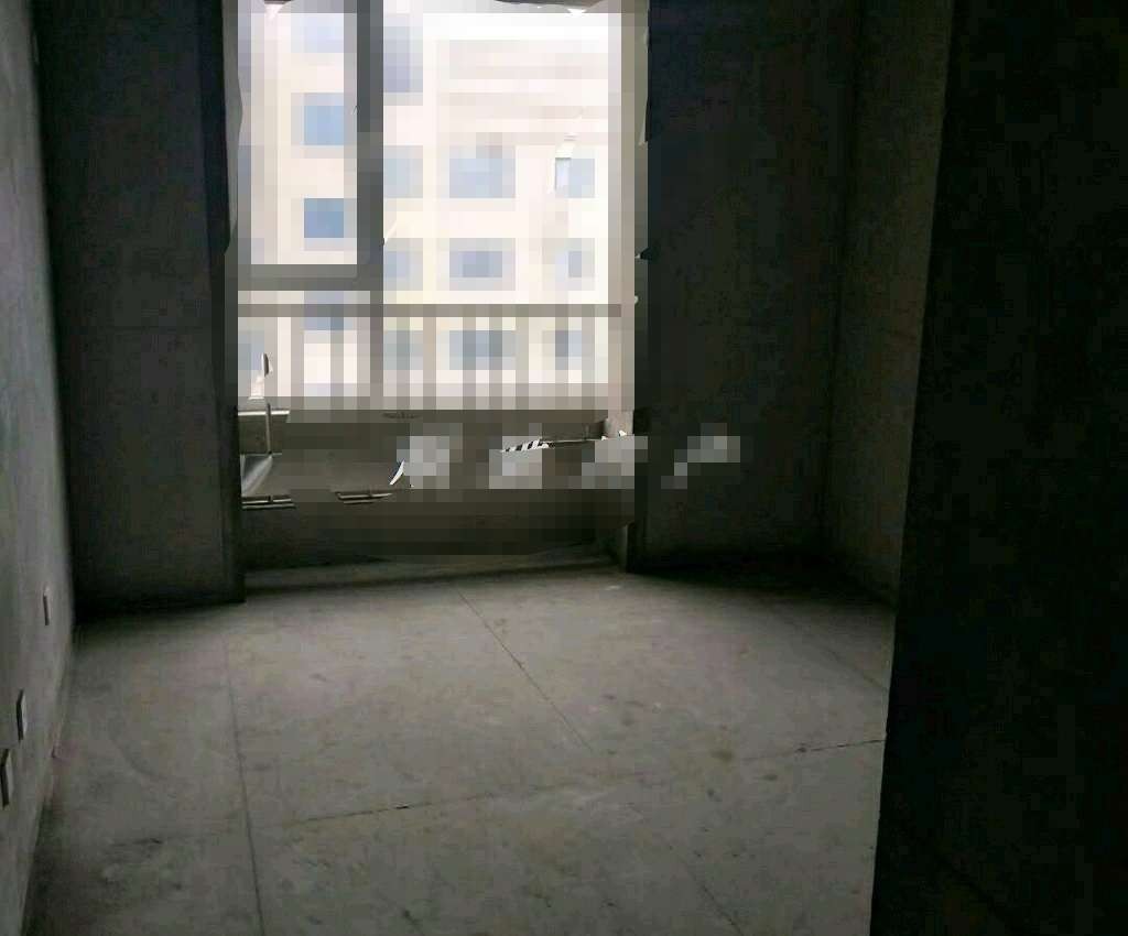 靠近新利群市政大厅 购物方便 电梯房可自由装修