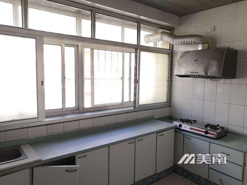 出租双实验学区房玫瑰苑小区低楼层100平三室两厅,家具家电齐全,拎包入住,租金1200元