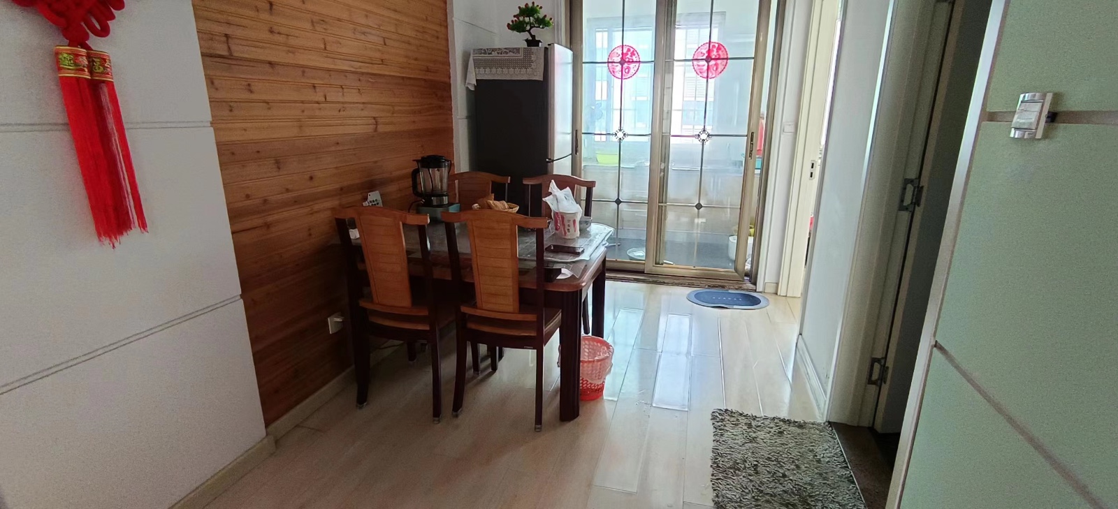000093凤凰城精装,三室两厅一卫,家具家电齐全,拎包入住,售价58万,有钥匙随时看房