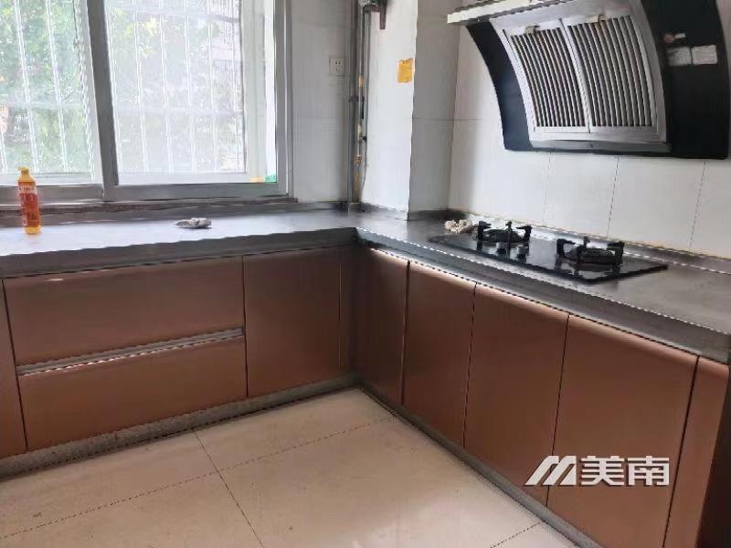 出租玫瑰苑小区高层 86平 精装三室两厅一卫 拎包入住 租金1100