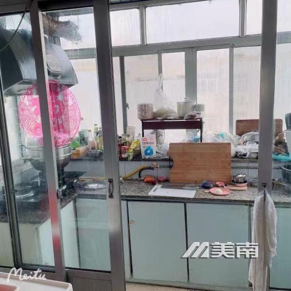 粮建小区70平,精妆三室,房子光线明亮,瘦29万8
