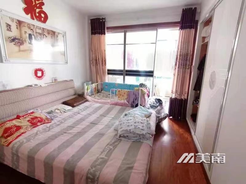 降价000167城东文萃佳苑,黄金楼层120加9小房,4室两厅,家里有俩孩子的首选,拎包入住,仅售78万