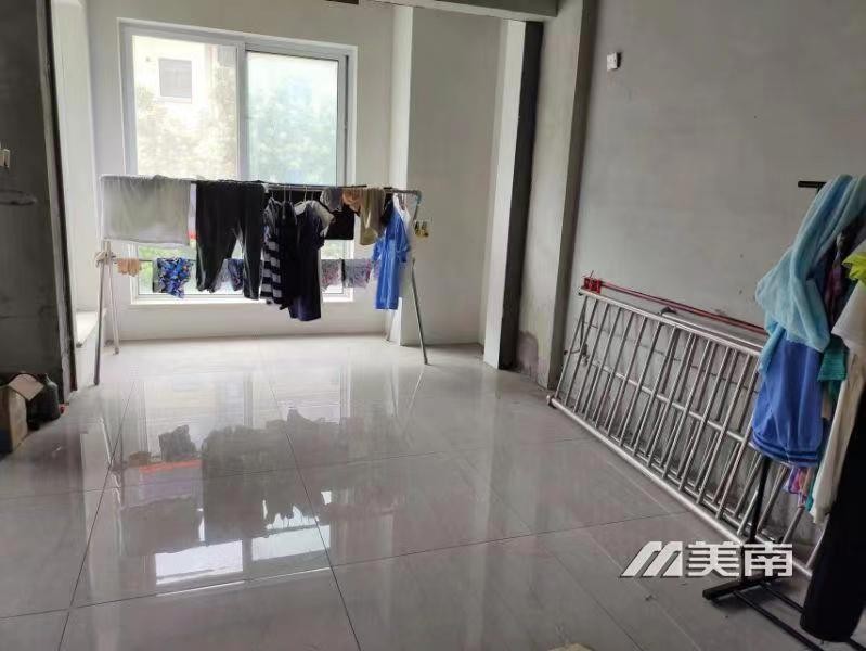 3十里庄园二楼,证已下可贷款,55万