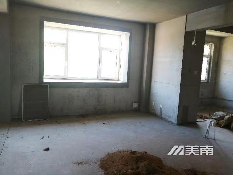 文锦苑 电梯 毛坯房三室两厅两卫 售价69万8