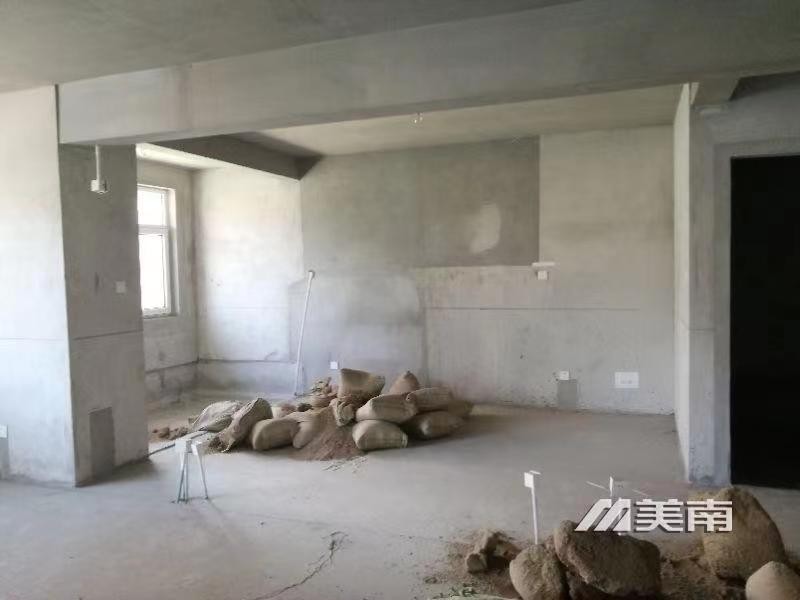 文锦苑 电梯 毛坯房三室两厅两卫 售价69万8