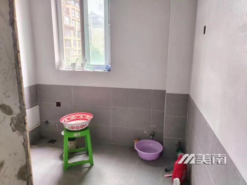 3十里庄园二楼,证已下可贷款,55万