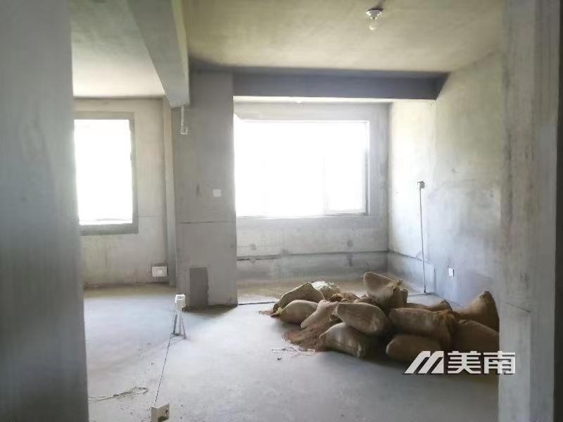 文锦苑 电梯 毛坯房三室两厅两卫 售价69万8