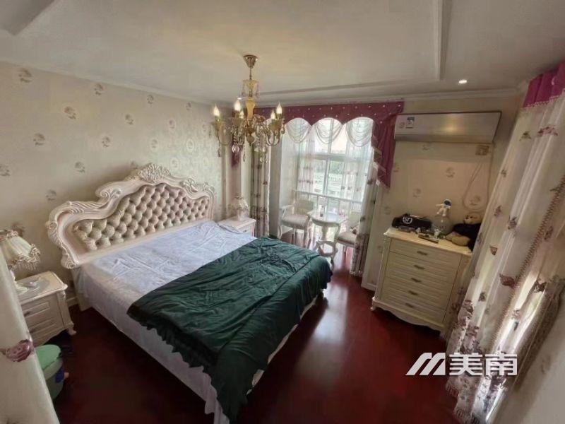 3半岛龙庭电梯东户复式,欧式豪华装修,带全屋家具家电