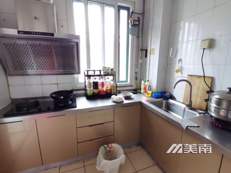 001750明珠园西区低楼层92平加11小房,框架结构,三室两厅,63米