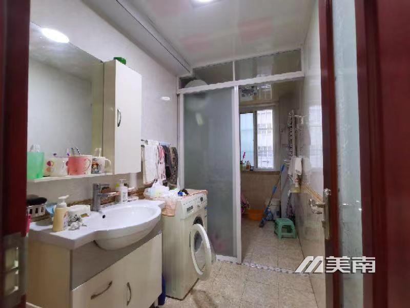 3掖县公园旁边,步梯一楼,精装两室,拎包入住
