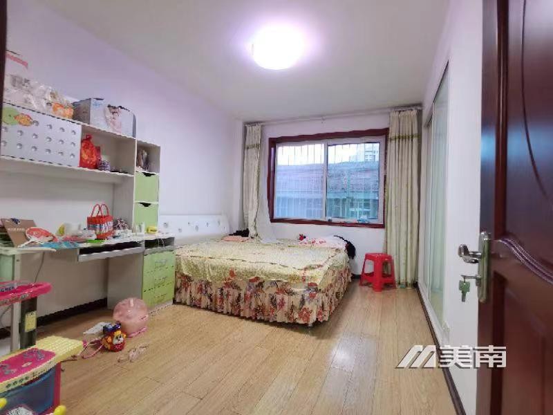 3掖县公园旁边,步梯一楼,精装两室,拎包入住