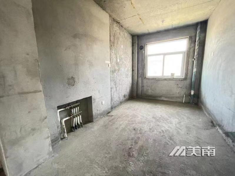 3十里庄园,五楼带阁楼,有证可贷款