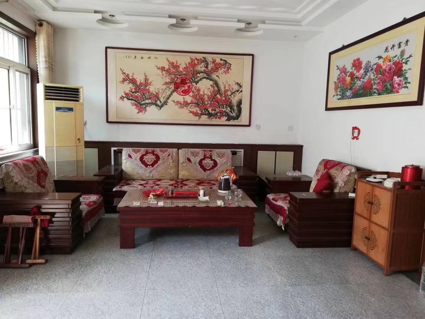 000160东岭子二层楼面积225,2层带小院带阁楼,4个卧室2个卫生间,大产权,急售价150万带两个车库和部分家电家具