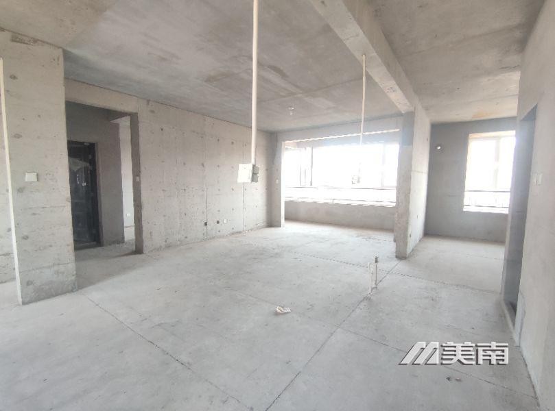 3一小电梯钻石楼层,123平毛坯,元宝户型,仅售68万