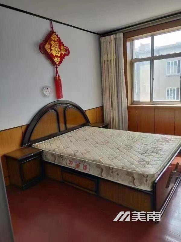 000030出租二小附近北小区四楼95平,三室两厅,步行上学,月1200