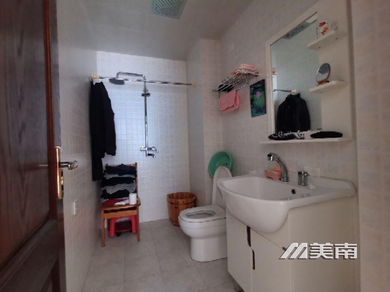 3文峰中学学区,艺苑小区电梯好楼层,精装三室两卫,仅售80万