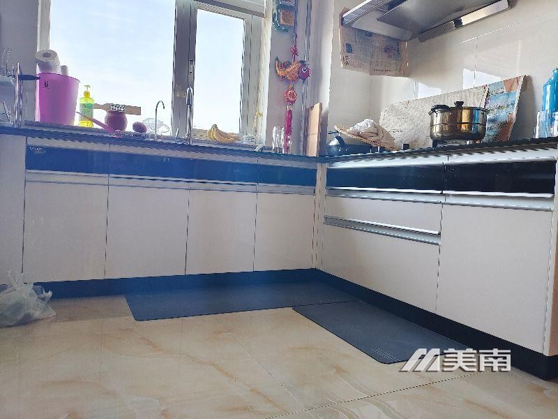 3文峰中学学区,艺苑小区电梯好楼层,精装三室两卫,仅售80万