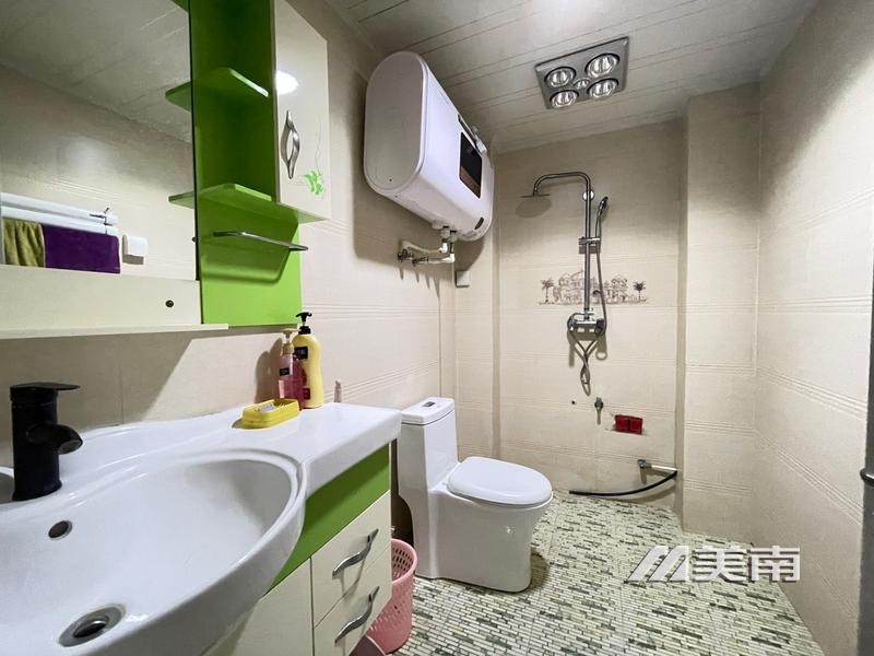 3玉皇学区东郎新城2楼,带小房带南向车库,65万包大税