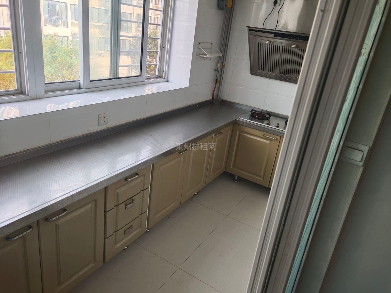 新一中附近,精装低楼层,带家具家电,拎包入住