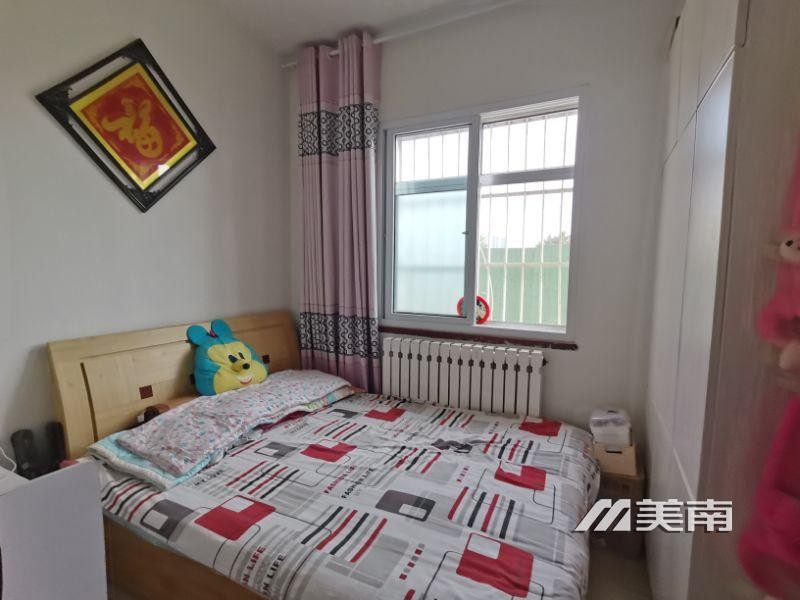 3文峰中学学区2楼,精装三室明卫,90平仅售32万